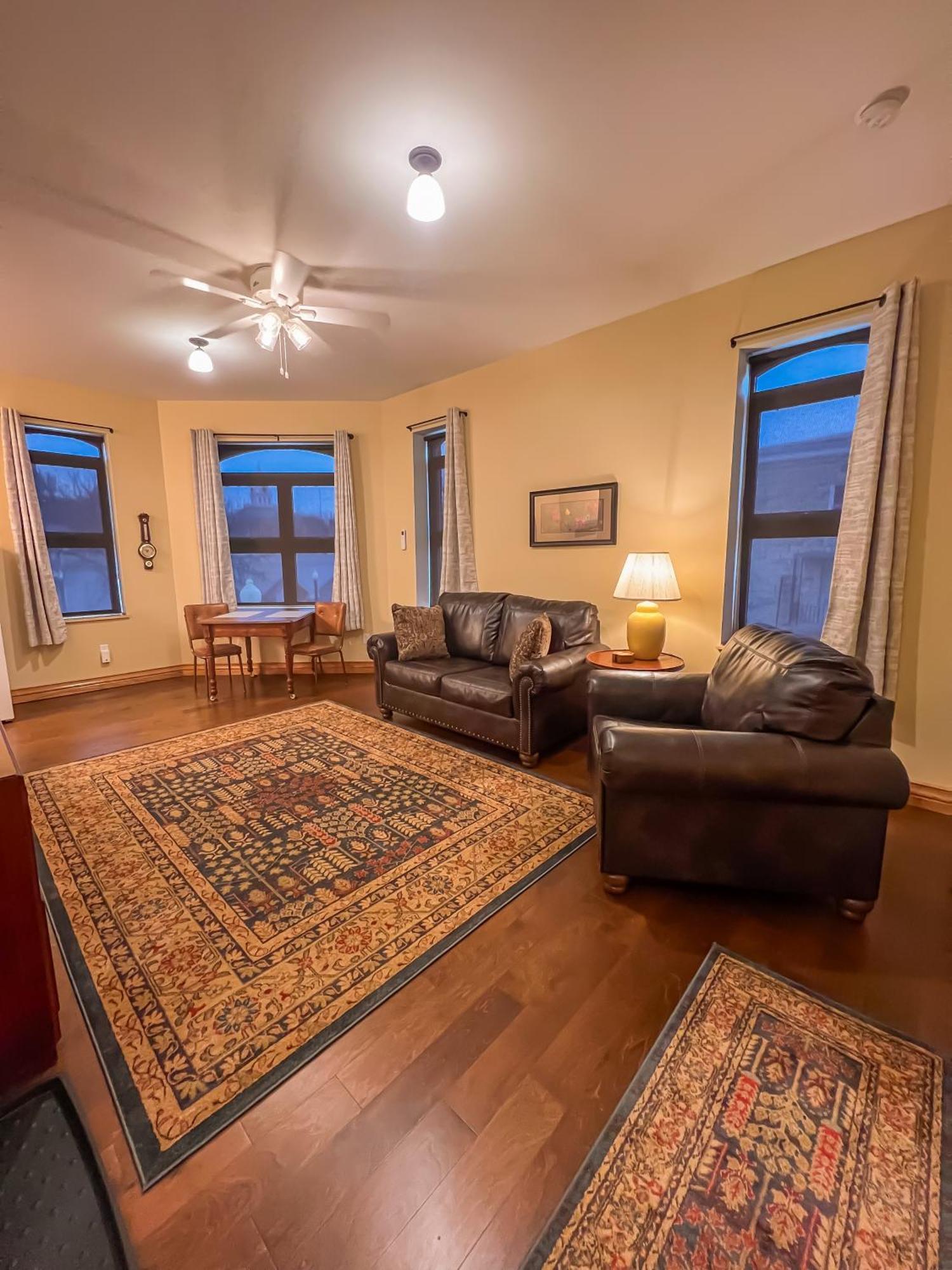 Goldfinch Suites Elkader Εξωτερικό φωτογραφία